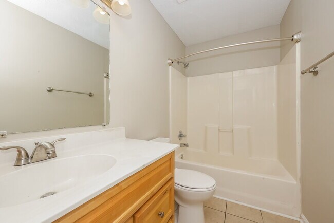 Building Photo - 872 Lavergne Ln