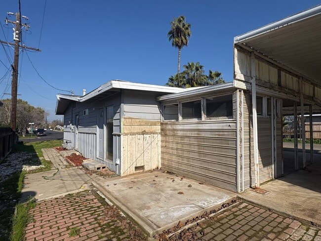 Building Photo - 4302