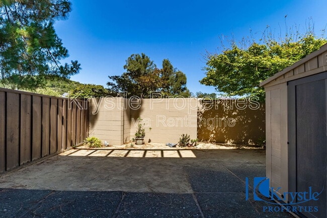 Building Photo - 27 Forest Ln