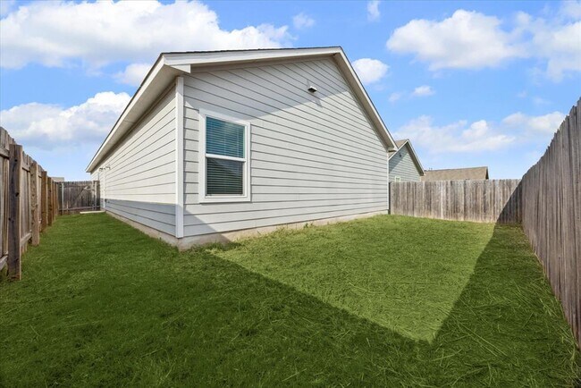 Building Photo - 304 Mica Trl