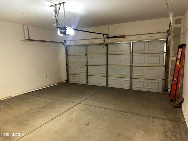 Building Photo - 1686 W Paisley Dr