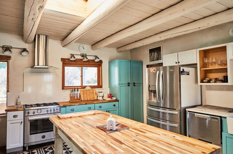 Building Photo - 68 Martinez Rd