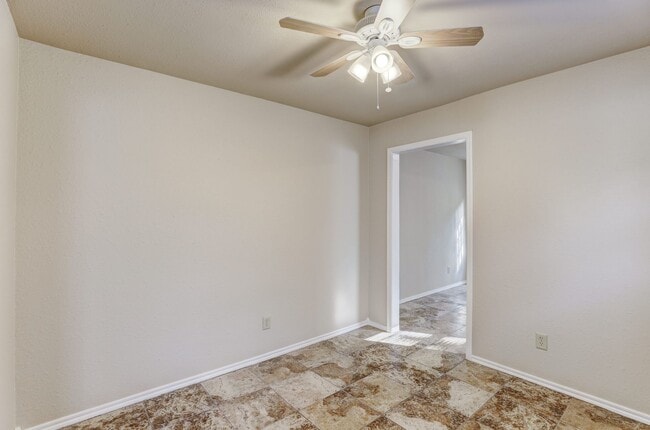 Building Photo - 4 Bedroom,2.5 Bath and 2 Car Garage Duplex with Fireplace and Prime Location Near Lake Hefner