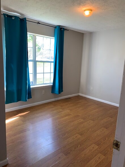 Building Photo - 115 Rough River Run