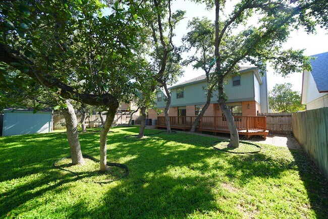 Building Photo - 7315 Park W Dr