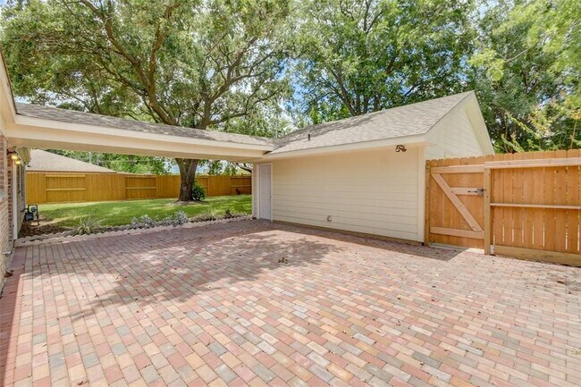 Building Photo - 11038 Waxwing St