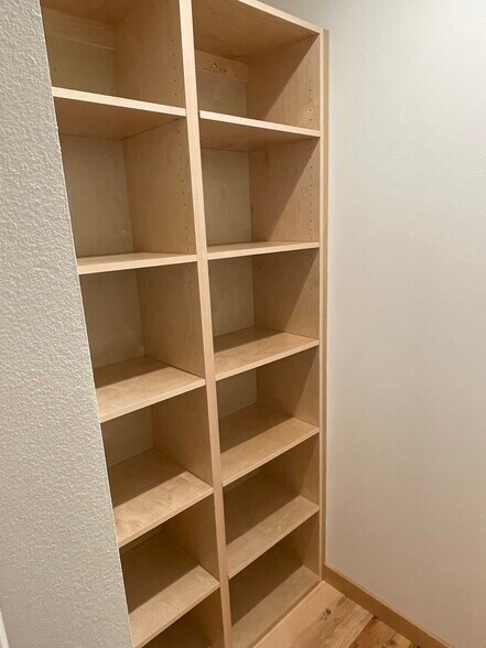 Building Photo - 533 4th Ave SW