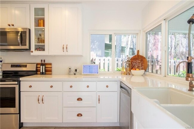 Building Photo - 24656 Shadowfax Dr