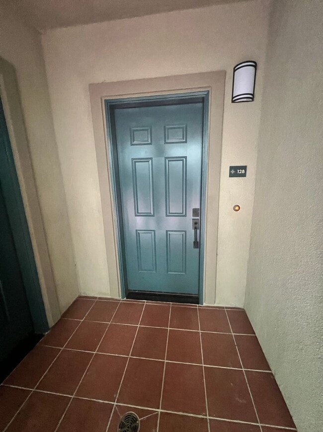 Building Photo - Brand New 2 bed 2 bath Townhome Rolling Hills Estates