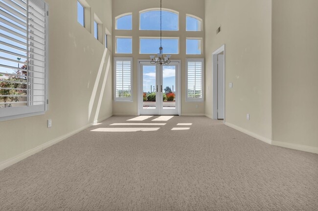 Building Photo - 12 Bergamo