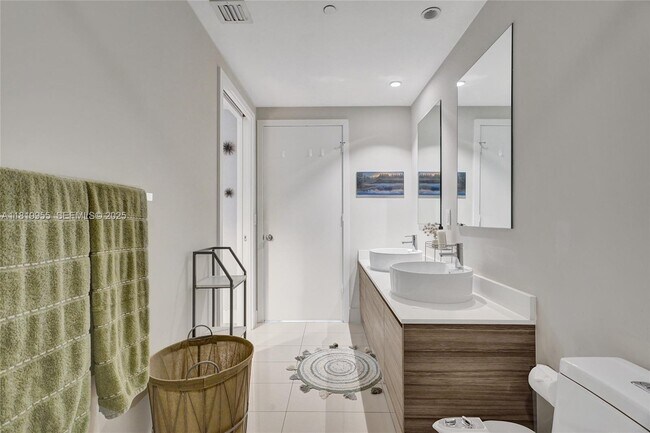 Building Photo - 121 NE 34th St