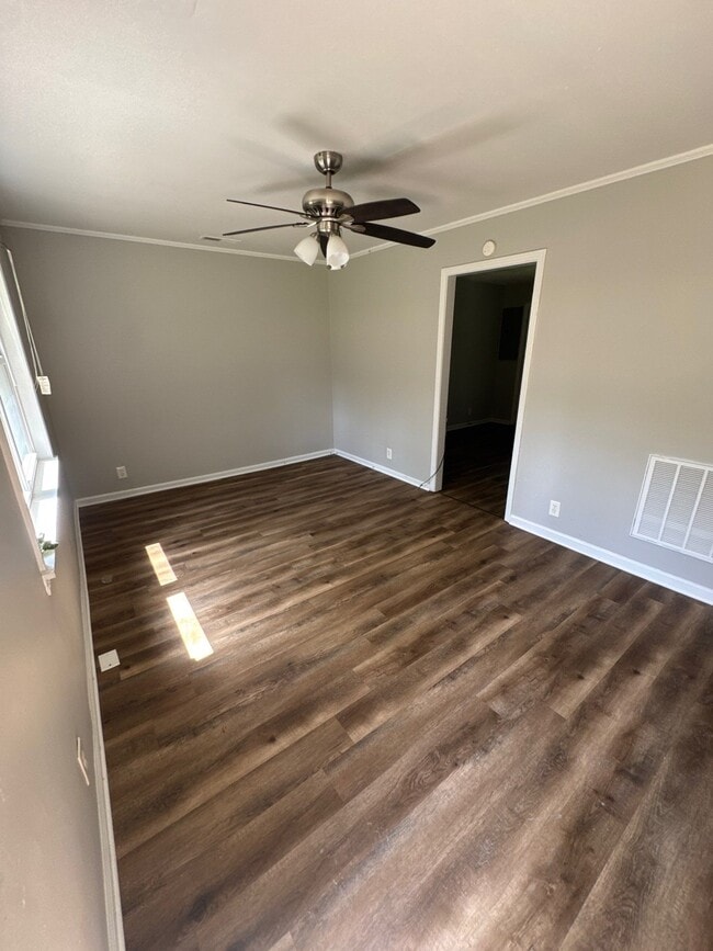 Building Photo - 920 N Monroe Ave