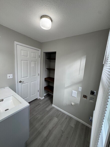 Building Photo - 820 Hagar St