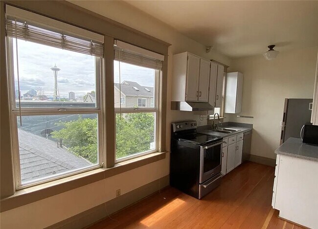 Building Photo - 1017 Taylor Ave N