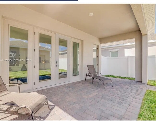 Building Photo - 736 YUKON Ln