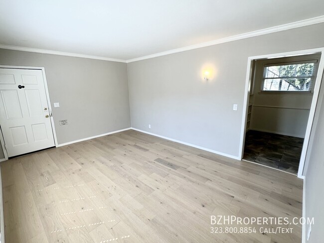 Building Photo - Newly Updated 1Bedroom 1Bathroom In Hollywood