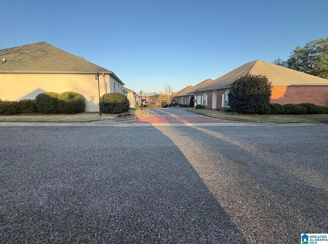 Building Photo - 1022 Vestavia Manor Dr