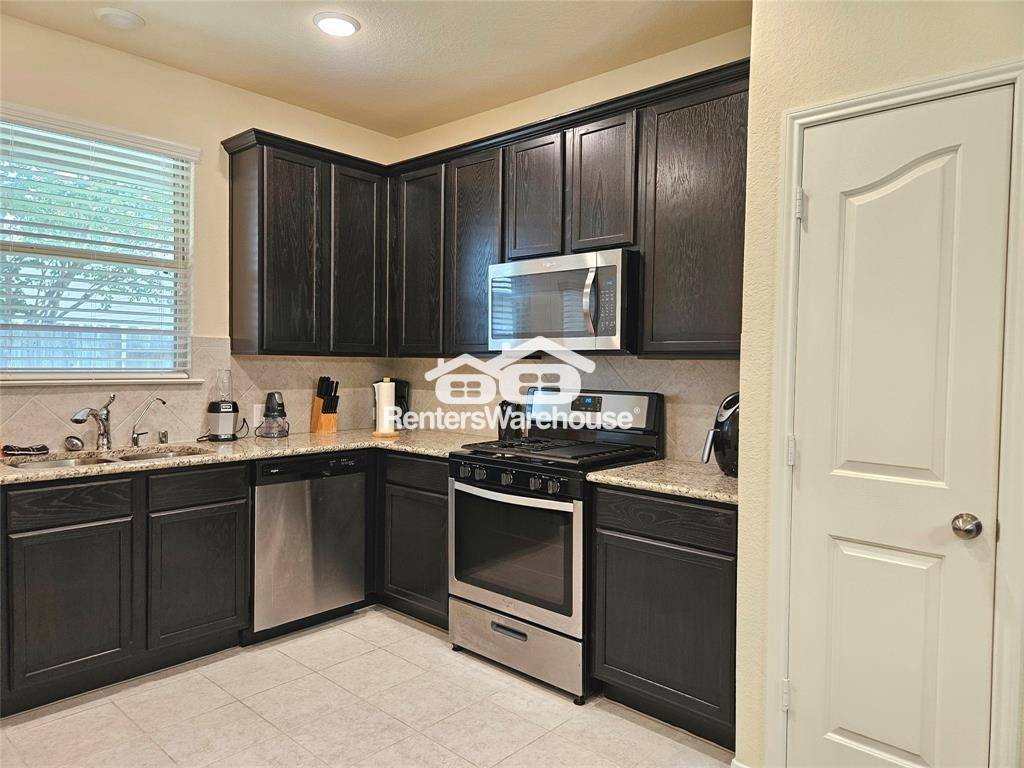Building Photo - 17018 Taffaine Dr