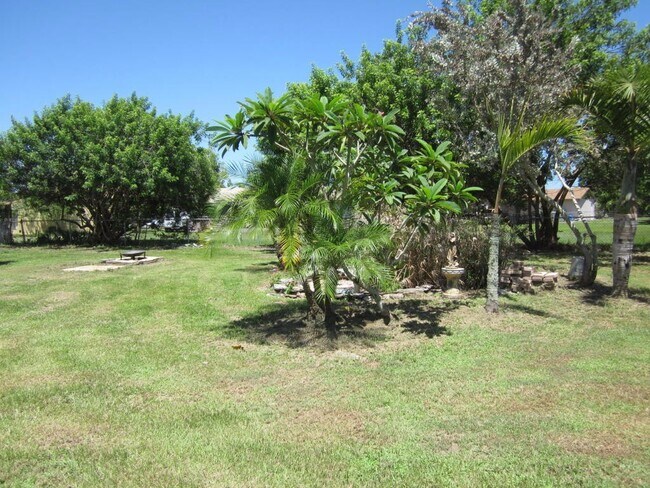 Building Photo - 2/2/1