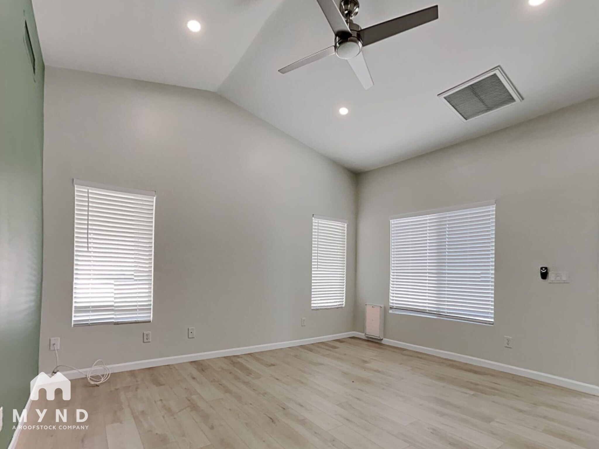 Building Photo - 1314 E Escuda Dr