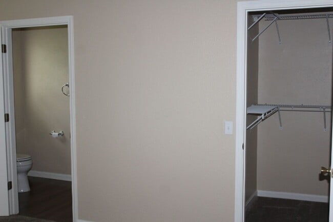 Building Photo - Executive 3 Bedroom / 2 Bath Home in Marianna, Florida