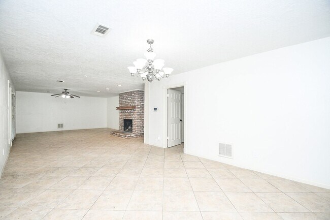 Building Photo - 6702 Spring Leaf Dr
