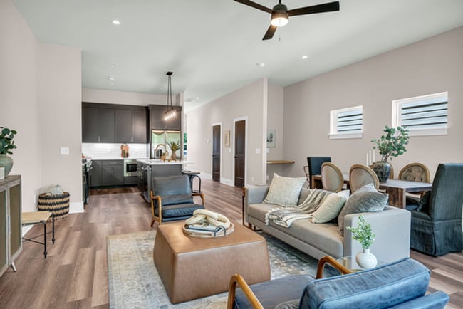 Building Photo - 3-bedroom 3.5 bathroom Home with Modern Am...