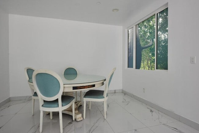 Building Photo - 11571 W Sunset Blvd