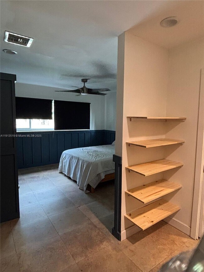 Building Photo - 2002 NE 43rd St