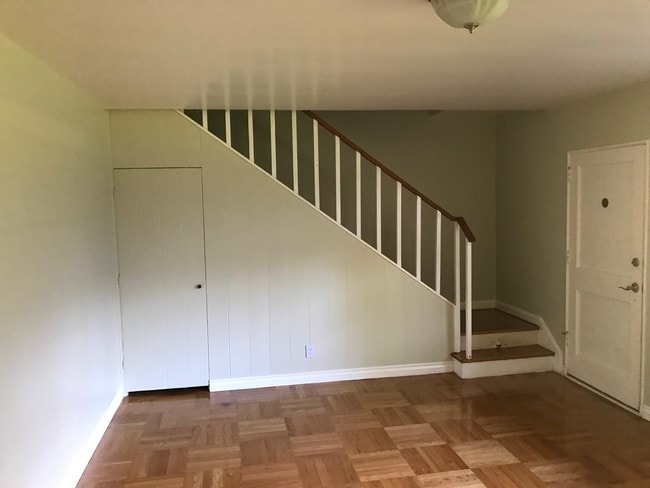 Building Photo - 5540 Village Grn