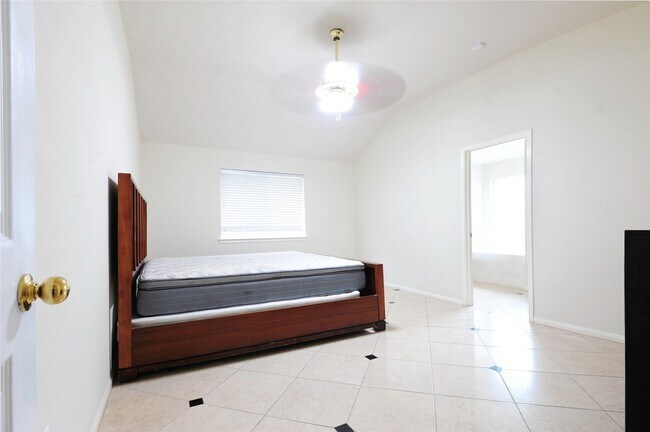 Building Photo - 7023 Shaman Ln