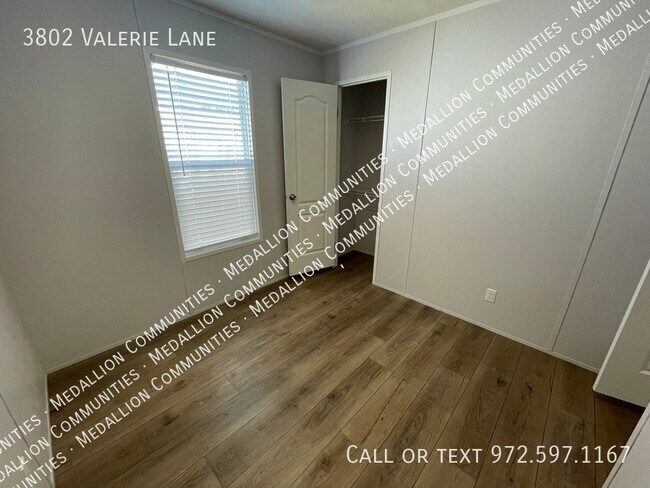 Building Photo - 3802 Valerie Ln