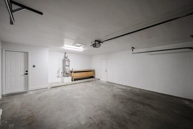 Building Photo - 3001 W Mercer Ln