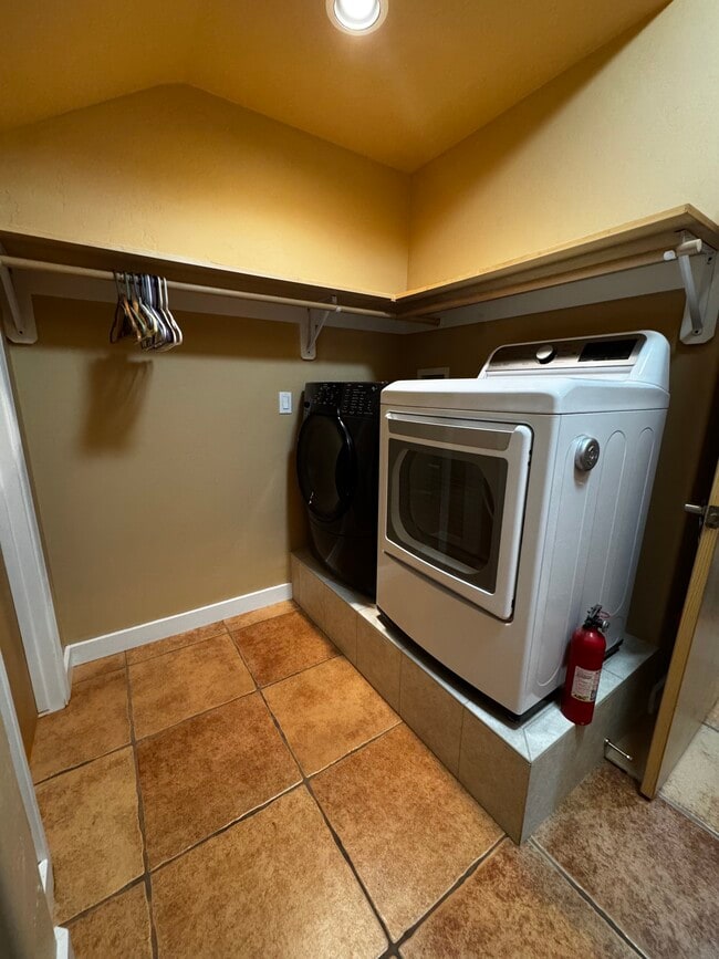 Building Photo - 78 Jameson Dr