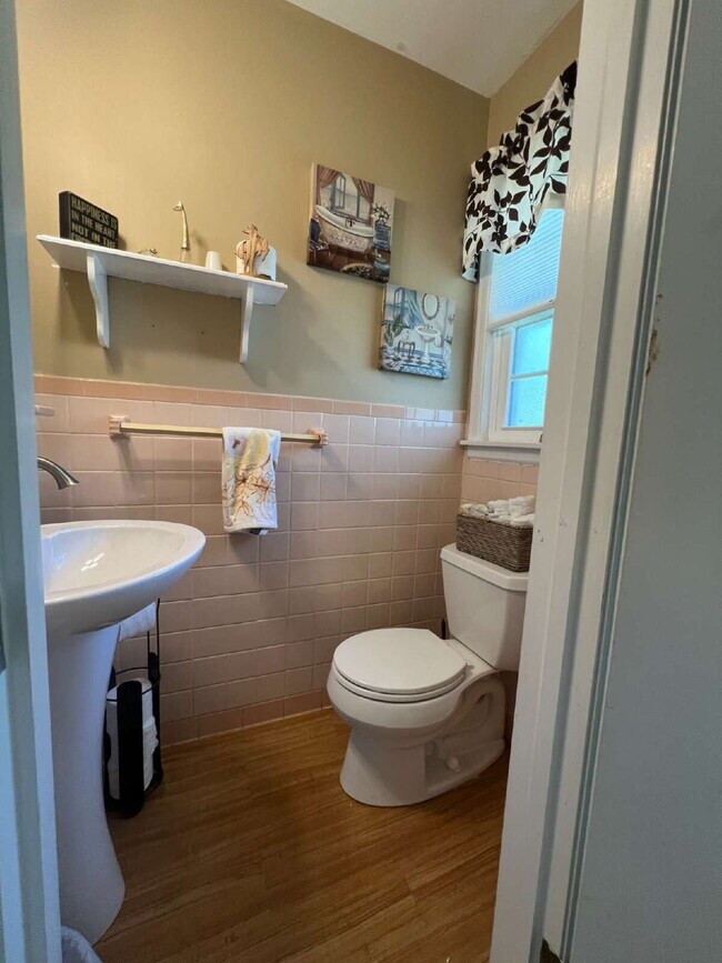 Building Photo - Lovely One Level House in SW Roanoke! 3 Bd...