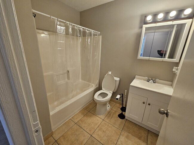 Building Photo - 3009 Pearl Ave