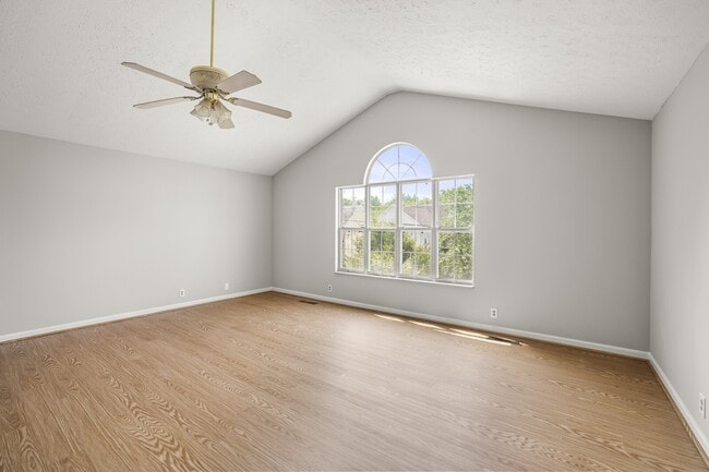 Building Photo - 3127 Creekview Ln