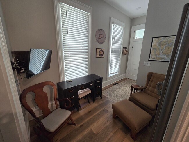 Building Photo - Full Furnished 2 Bed/1 Bath with Utilities Included