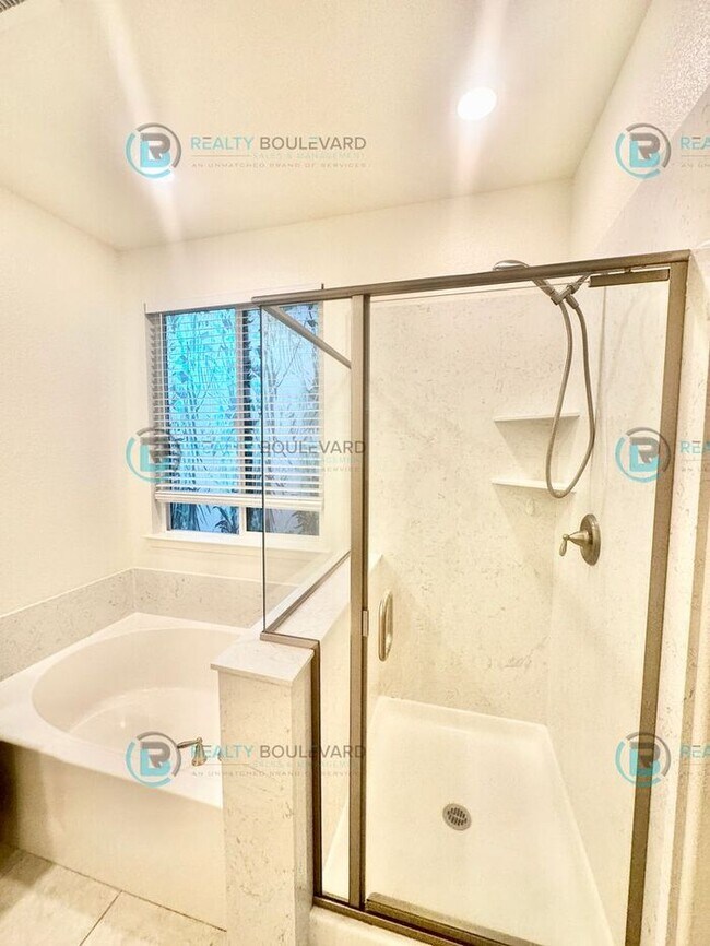 Building Photo - Beautiful 4 Bedroom, 2 Bathroom, 2 car garage, Single Story Home
