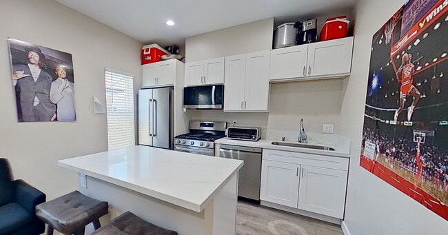 Building Photo - 5162-5166 Ewing St.