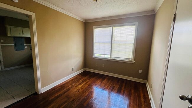 Building Photo - 4868 Southern Ave