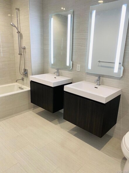 Building Photo - 131-03 40th Rd