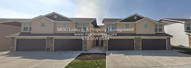 Building Photo - 3 Bedroom Townhome with 2-car Garage - Nor...
