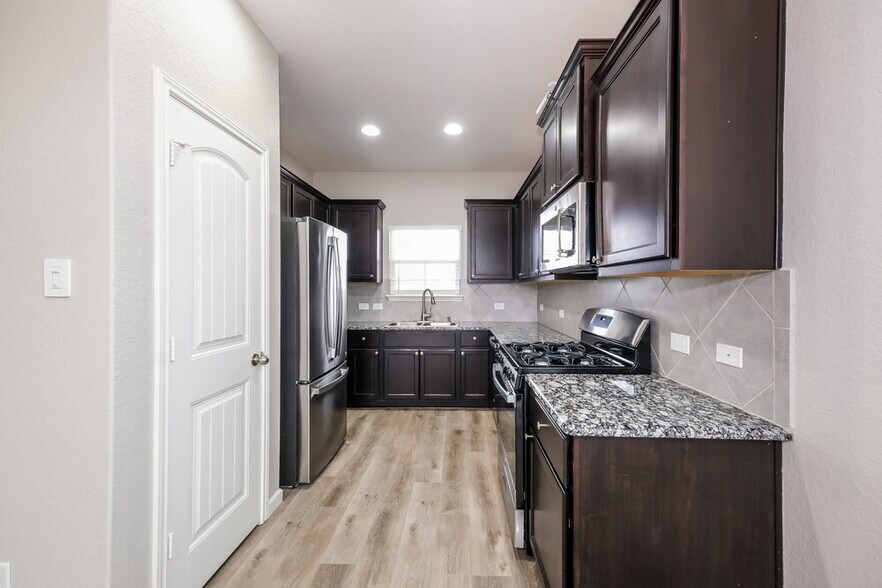 Building Photo - 4013 Skylark Ln