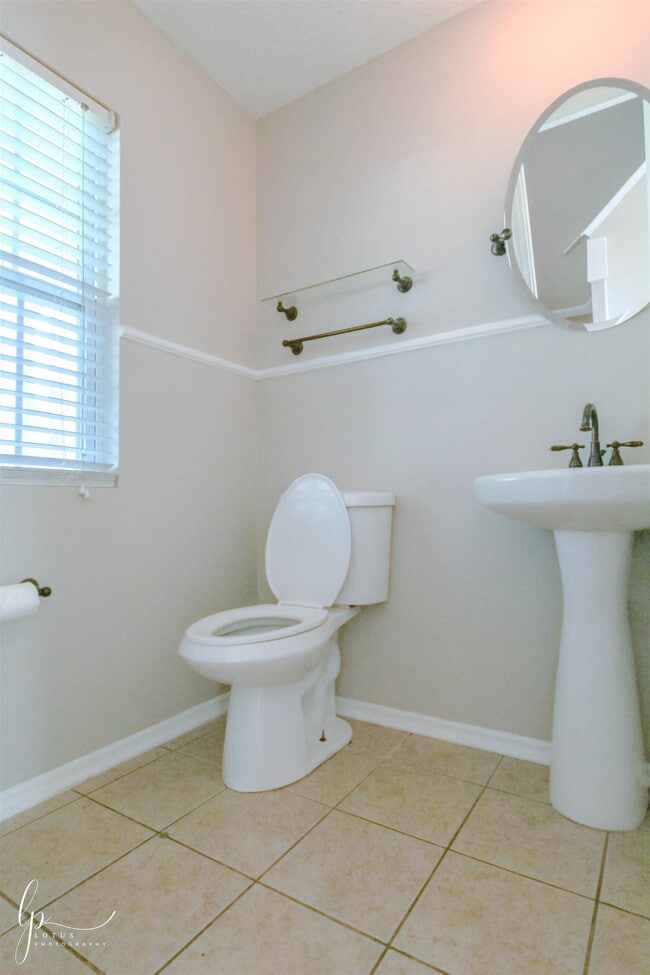 Building Photo - 2013 Laurel Oak Ct