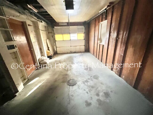 Building Photo - 1320 W Gold St
