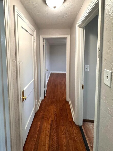 Building Photo - 52 Macek Dr