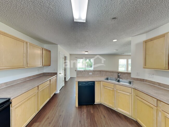 Building Photo - 41 Rose Dr