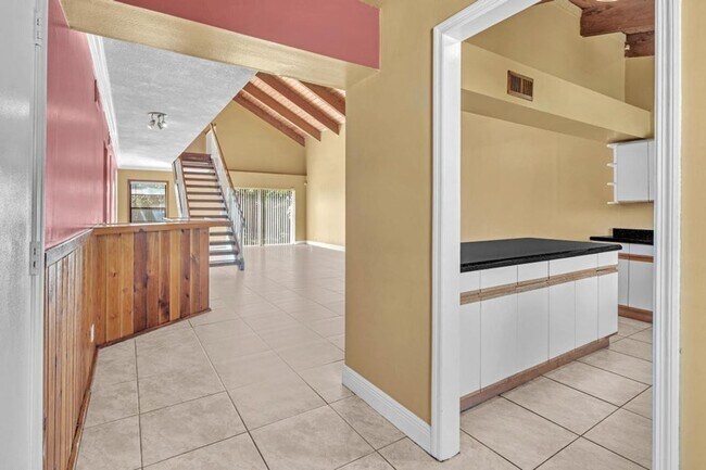 Building Photo - Beautiful 3 bedroom 2 bathroom Home in heart of  Delray Beach