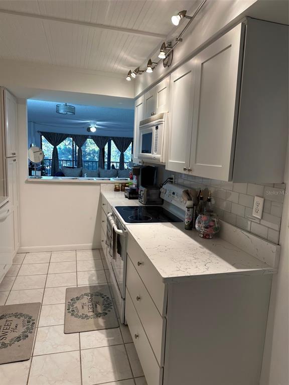 Building Photo - 2700 Cove Cay Dr